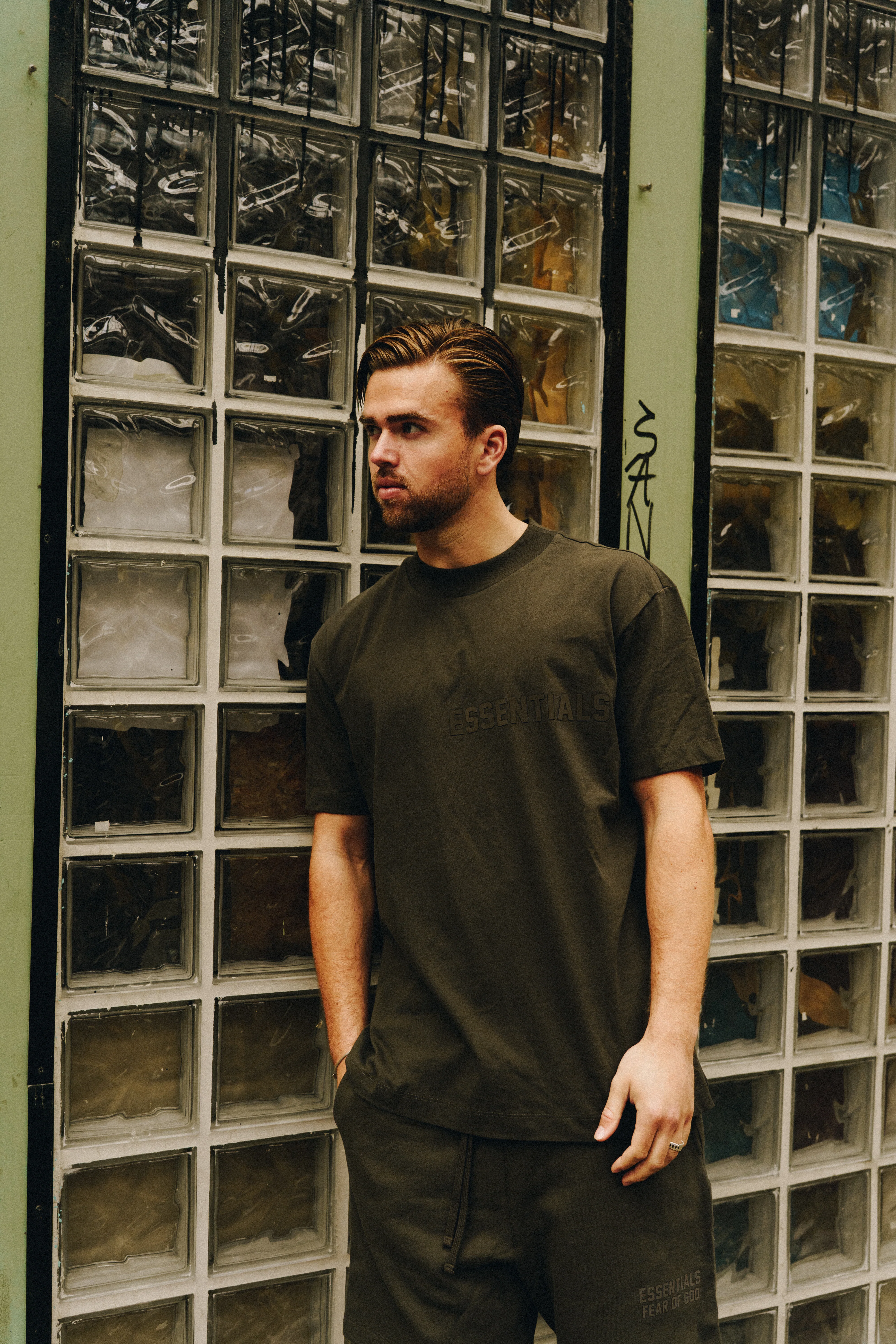 Fear of God Essentials Off Black Korte Broek - Image 2