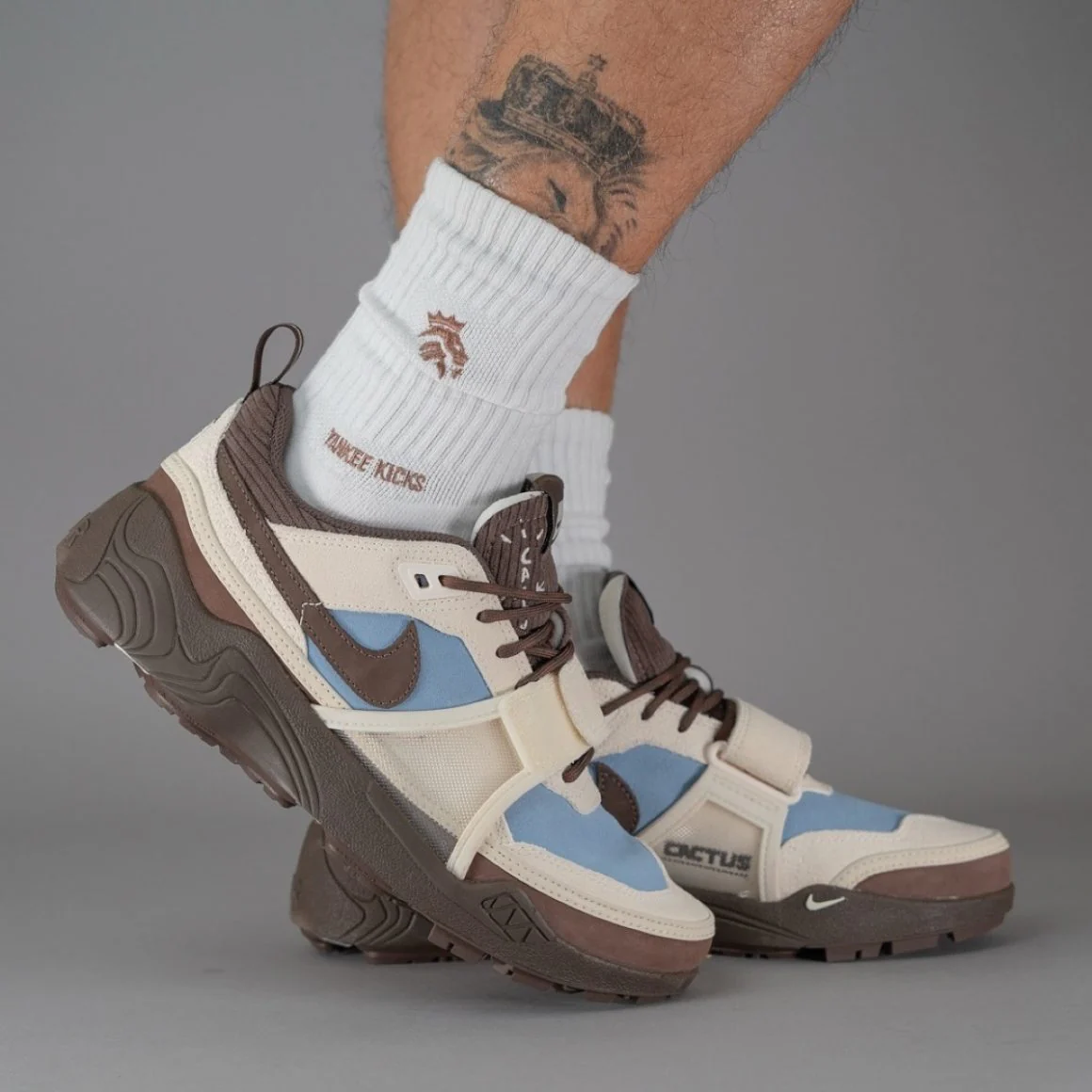 Nike Zoom Field Jaxx Travis Scott Leche Blue - Image 2