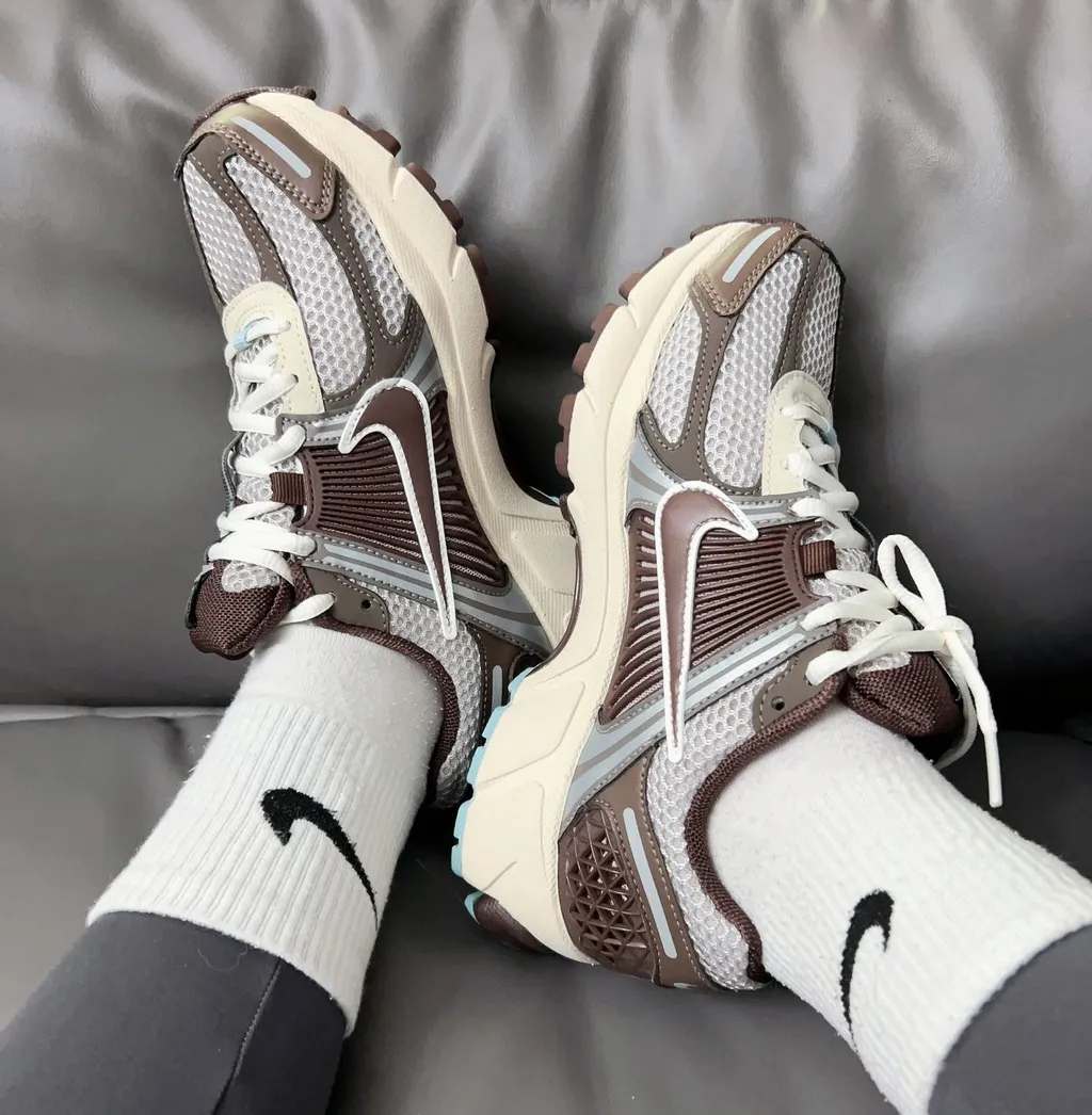 Nike Zoom Vomero 5 Earth Fossil - Image 2