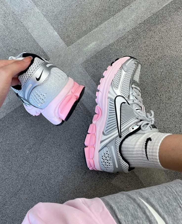 Nike Zoom Vomero 5 Photon Dust Pink Foam - Image 2
