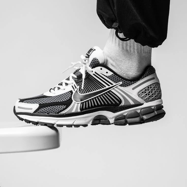 Nike Zoom Vomero 5 SE SP Dark Grey Black White - Image 2