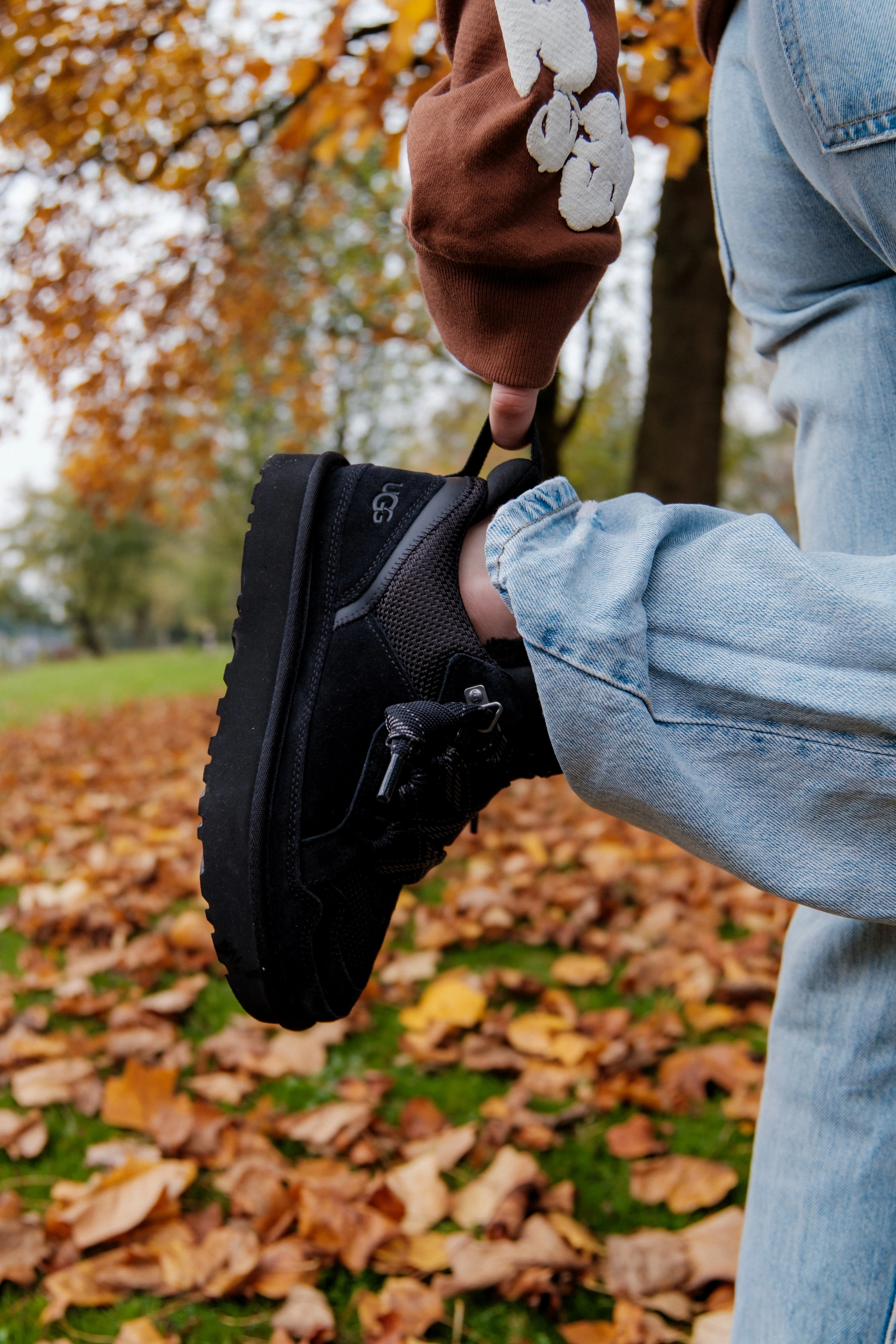 UGG Lowmel Black - Image 2